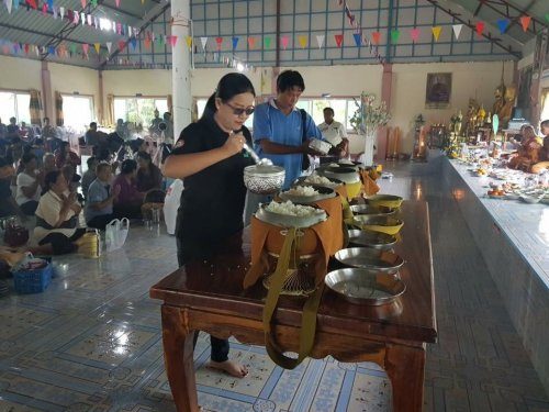 ทำบุญเนื่องในวันสารทไทย