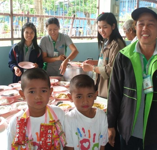 ร่วมกิจกรรมวันแม่ เพื่อสร้างความสัมพันธ์อันดีระหว่างบริษัทฯ และแหล่งชุมชนใกล้เคียง