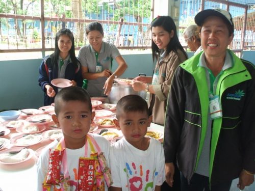 ร่วมกิจกรรมวันแม่ เพื่อสร้างความสัมพันธ์อันดีระหว่างบริษัทฯ และแหล่งชุมชนใกล้เคียง