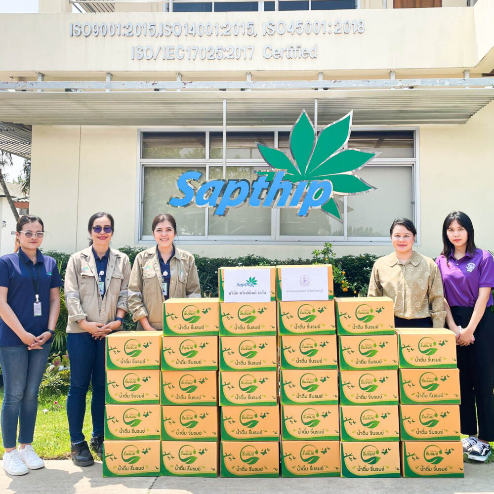 มอบน้ำดื่มให้กับอุตสาหกรรมจังหวัดลพบุรี เพื่อส่งต่อแก่ผู้ประสบภัยจากเหตุเพลิงไหม้โกดังเก็บสารเคมี ในพื้นที่หมู่ 2 ต.ภาชี อ.ภาชี จ.พระนครศรีอยุธยา